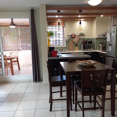 Bel Appartement Avec Terrasse Proche Des Plages Saint-Gilles-les Bains Kültér fotó