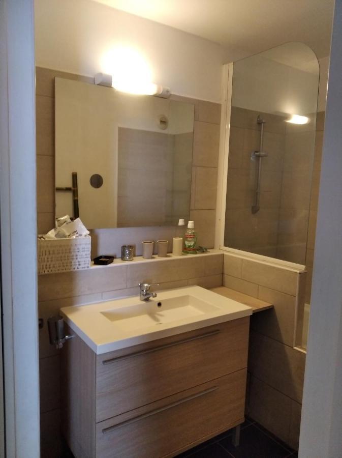 Bel Appartement Avec Terrasse Proche Des Plages Saint-Gilles-les Bains Kültér fotó