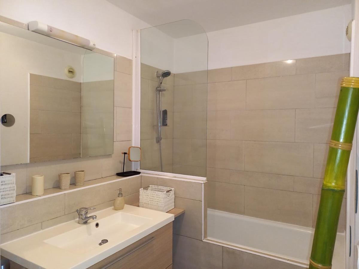 Bel Appartement Avec Terrasse Proche Des Plages Saint-Gilles-les Bains Kültér fotó