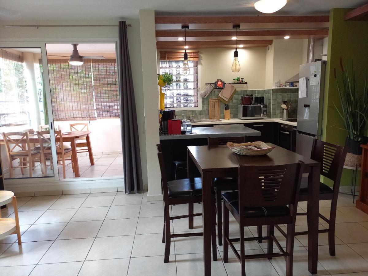 Bel Appartement Avec Terrasse Proche Des Plages Saint-Gilles-les Bains Kültér fotó