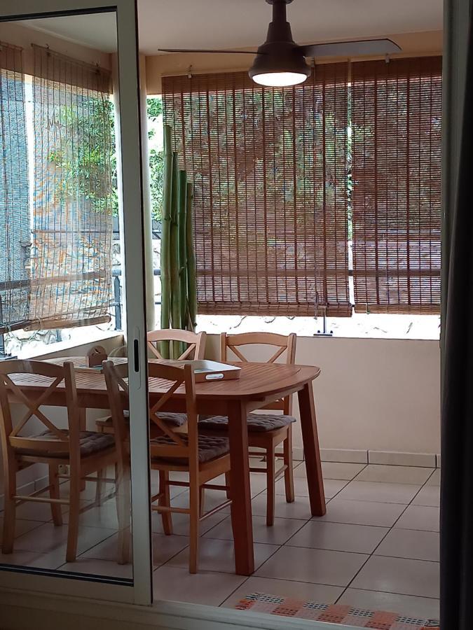 Bel Appartement Avec Terrasse Proche Des Plages Saint-Gilles-les Bains Kültér fotó