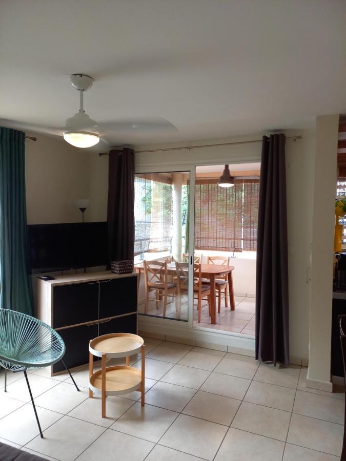 Bel Appartement Avec Terrasse Proche Des Plages Saint-Gilles-les Bains Kültér fotó